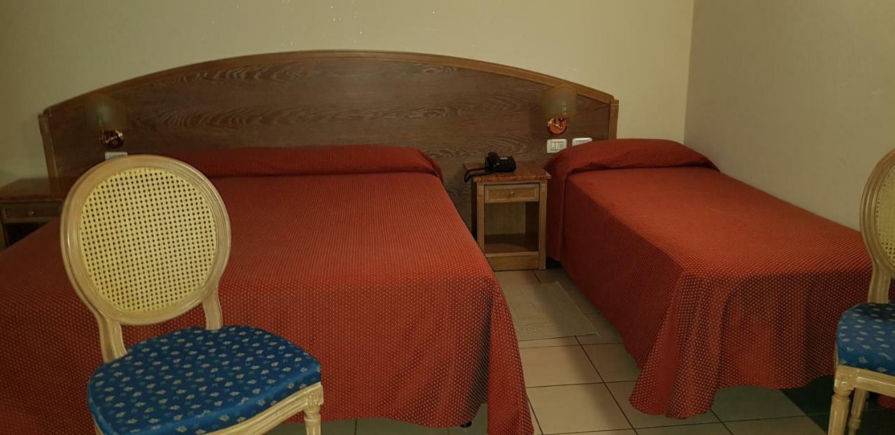 Hotel La Cupola Novara Kültér fotó